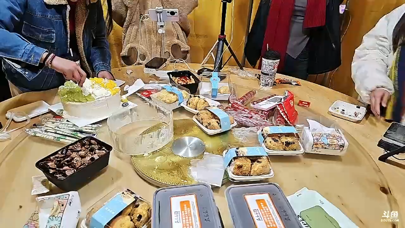 我在斗鱼看火力堂主直播户外