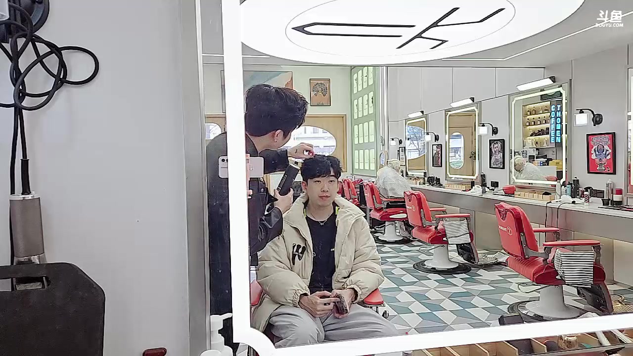 【2024-01-01 11点场】王大谋119：【小奶团】回酒店试西装
