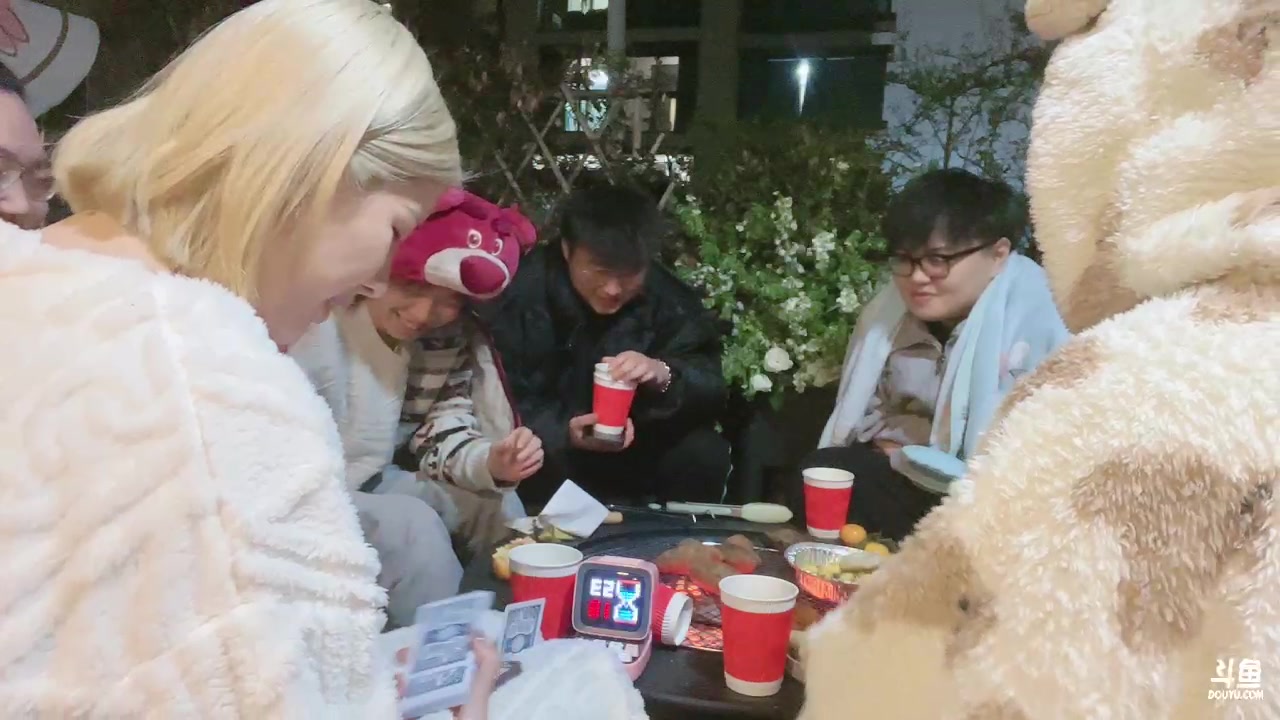 【2023-12-31 22点场】Kiki仔ovo：【ki仔】出门感受节日气氛