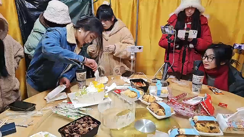 我在斗鱼看火力堂主直播户外