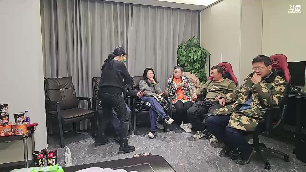 【2023-12-31 21点场】大嘴love：【疯狂的横店】