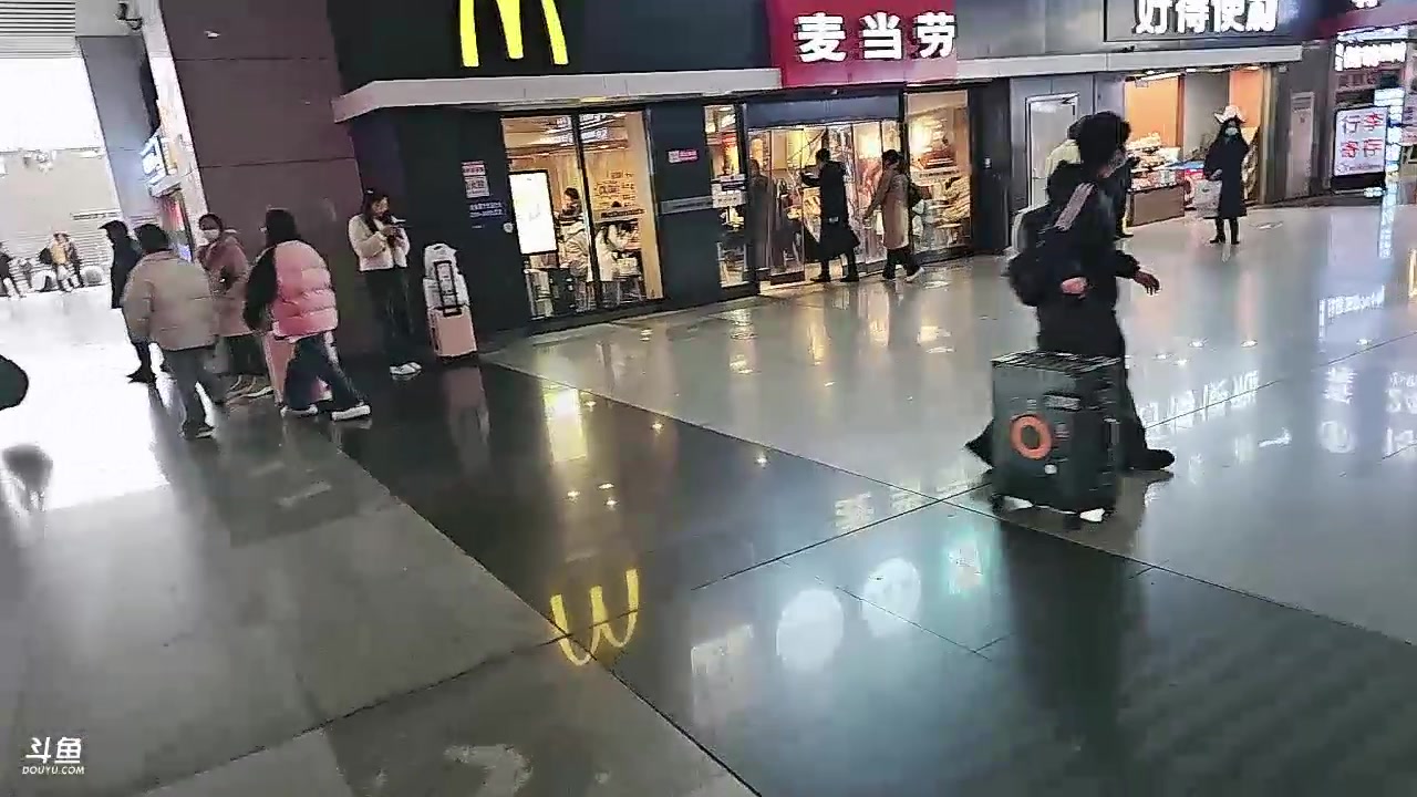 【2024-01-02 13点场】别问问就黑皮：小奶团文化传媒 年会直播间