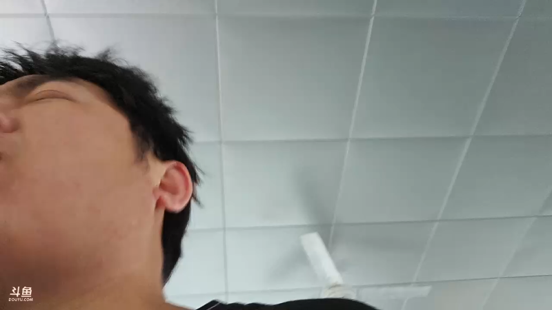 我在斗鱼看火力堂主直播户外