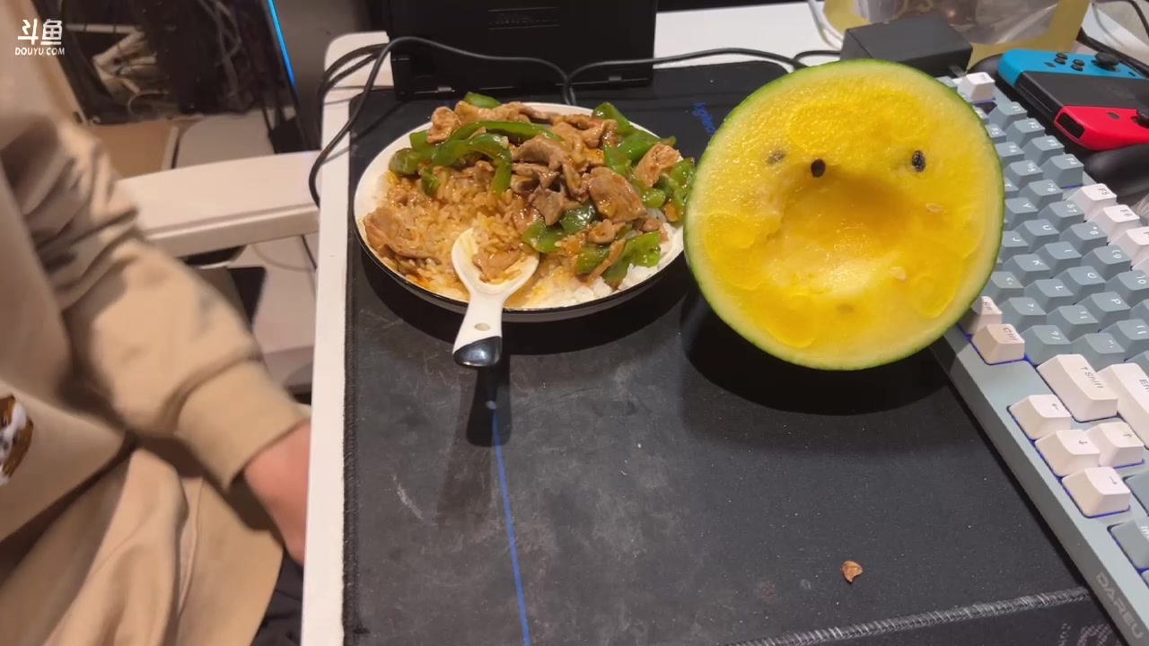 【2024-01-04 17点场】大胖狗koko：辣椒炒肉盖浇饭小子