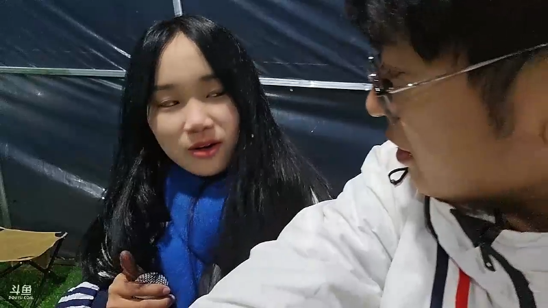 我在斗鱼看火力堂主直播户外