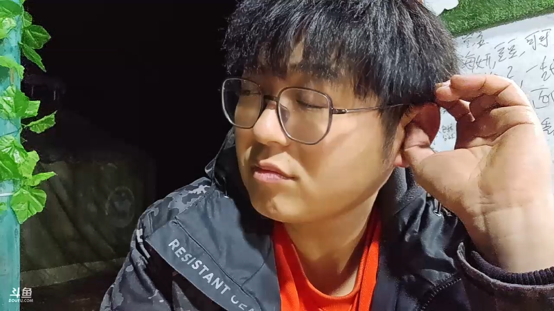 我在斗鱼看火力堂主直播户外