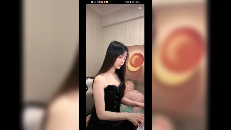 美女音乐老师今天弹琴好听好美啊