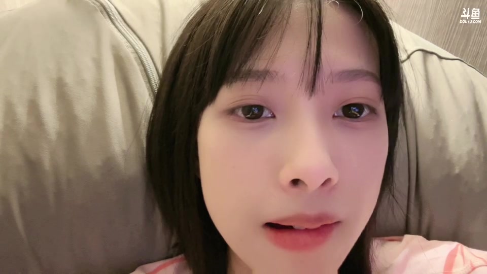 【2024-01-11 01点场】小溫dududu：【小奶团】今天回家，到家开播