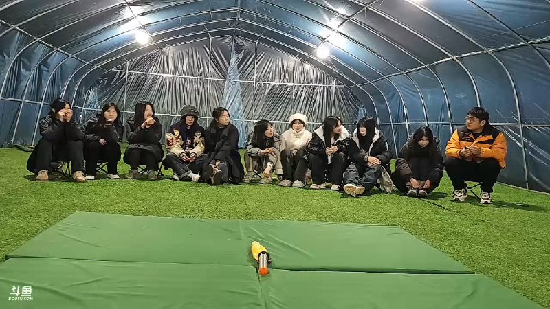 我在斗鱼看火力堂主直播户外