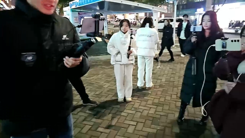 我在斗鱼看火力堂主直播户外