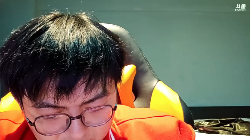 我在斗鱼看火力堂主直播户外