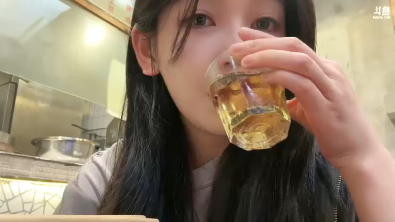 【2024-02-01 19点场】叶知秋Vanessa：出门吃火锅 八点播