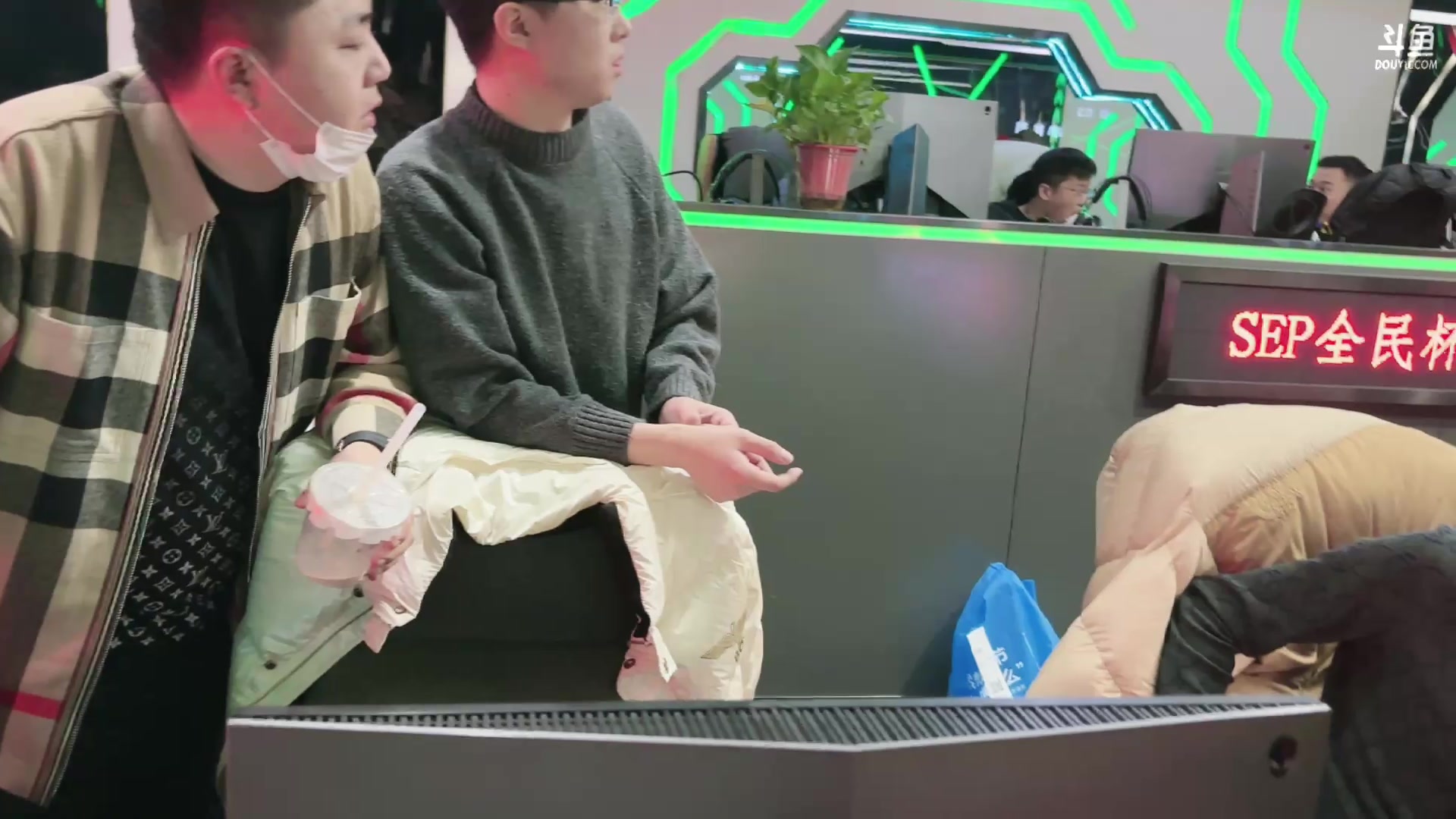 【2024-01-27 11点场】QKA付志海：【 QKA 】1.6 线下 见过没。