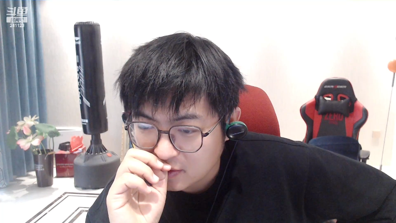 我在斗鱼看火力堂主直播户外