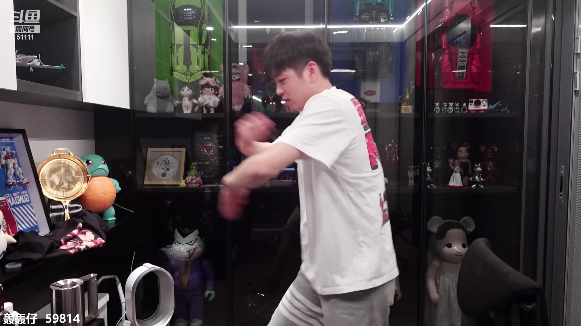 【2024-03-03 00点场】轰轰仔：轰轰：每天下午两点不见不散！