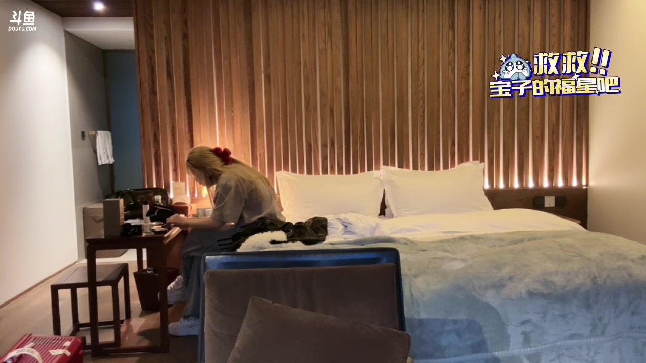【2024-03-04 17点场】地表最强狸仔仔哟：【白银双倍】去杭州咯！随缘播！