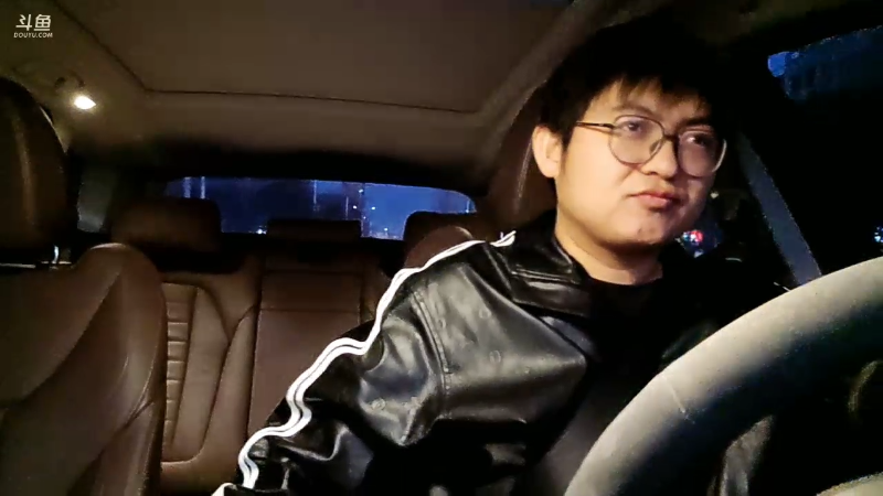 我在斗鱼看火力堂主直播户外