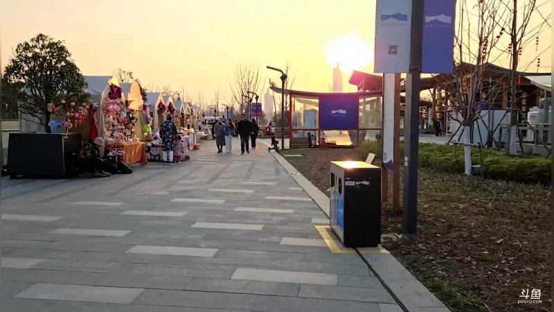 【2024-03-08 17点场】刘灶灶：刘灶灶的瓷器铺，周五晴天