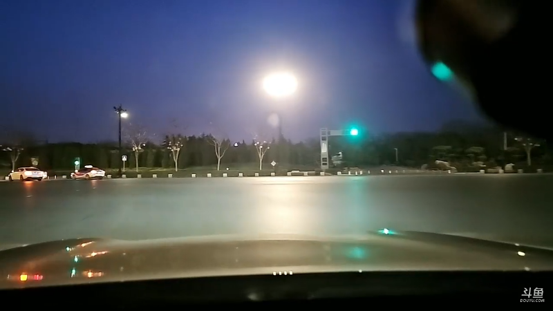 我在斗鱼看火力堂主直播户外