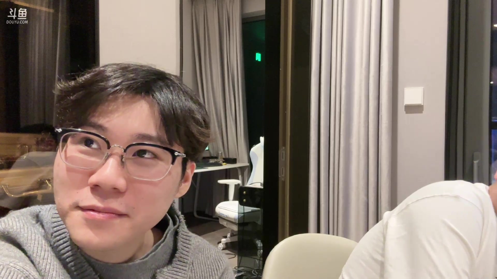 【2024-03-12 19点场】imxiaoxin：【✘-✘】晚上户内做饭 钻石卡