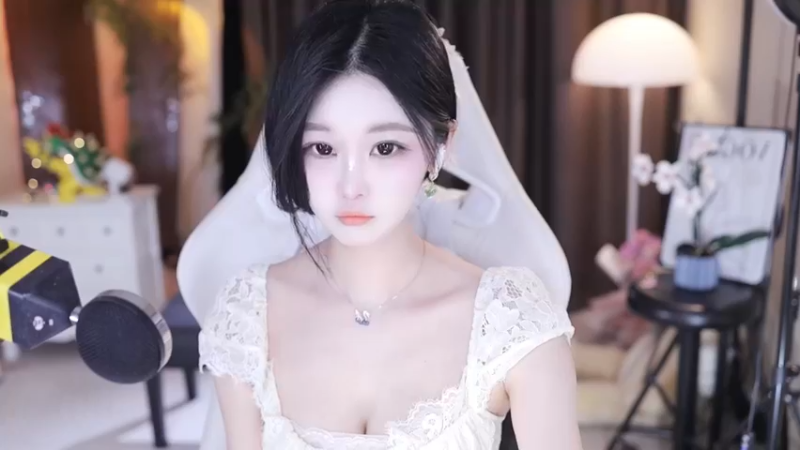 【2024-03-13 19点场】苏小懒困了：⭐双倍射手打野呆萌懒妹在线带飞