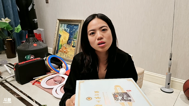 我在斗鱼看火力堂主直播户外