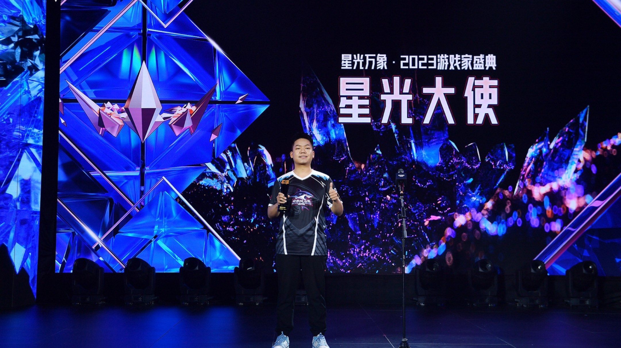 【2024-3-17 20点场】白鲨念旧N9:不想耽误CZY了。