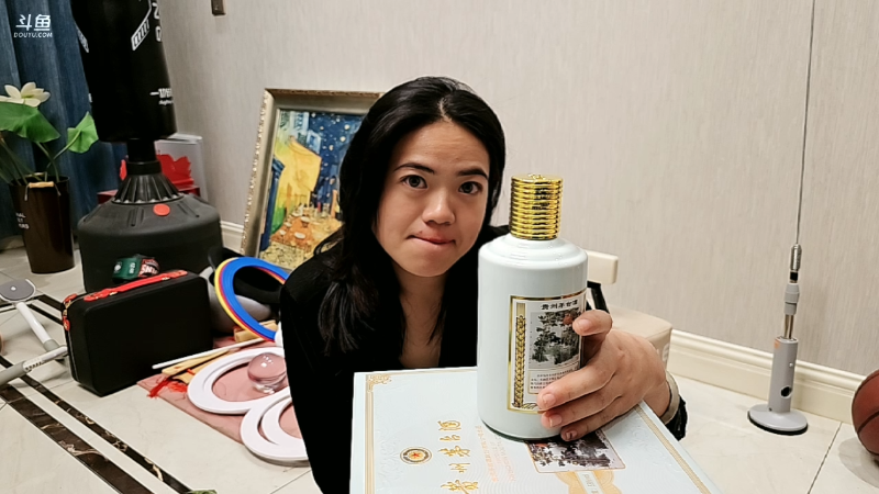 我在斗鱼看火力堂主直播户外
