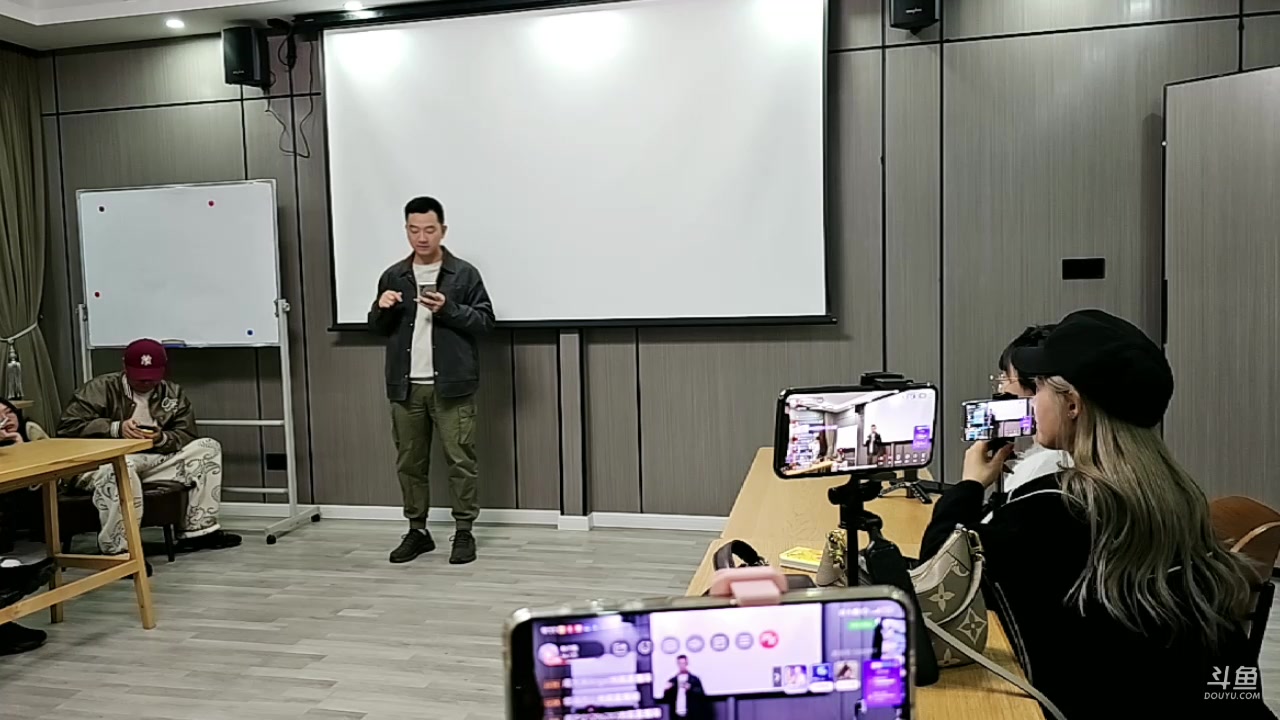 【2024-03-21 20点场】火力堂主：武汉街头随意逛逛！