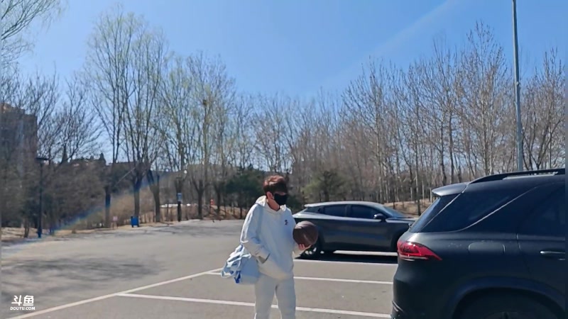 【2024-03-22 13点场】diyy刘頔：diyy:播会儿户外打会儿球