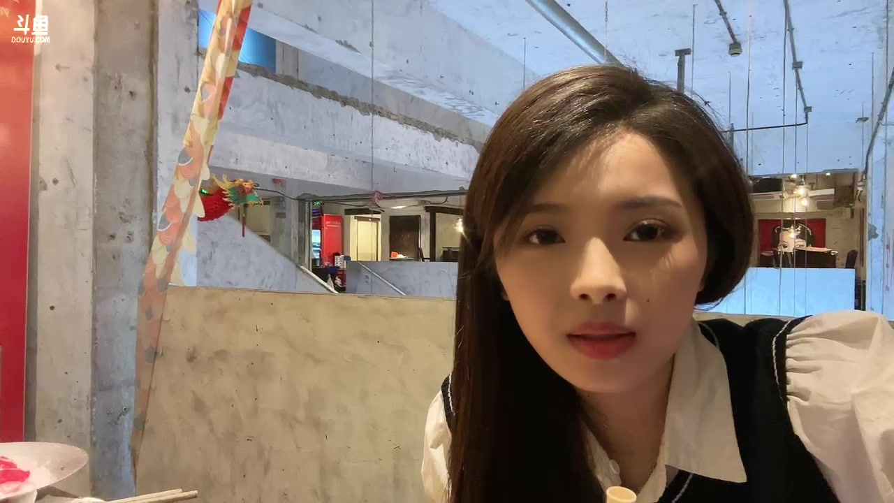 【2024-03-21 22点场】胸肌很大的良小伞：和互动主持泱泱一起吃饭！巨龙族集合！