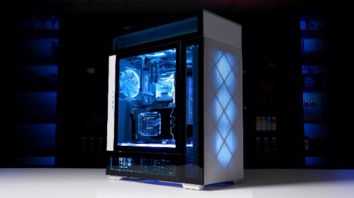 INWIN 魔飞xBRO联名款分体水冷电脑展示