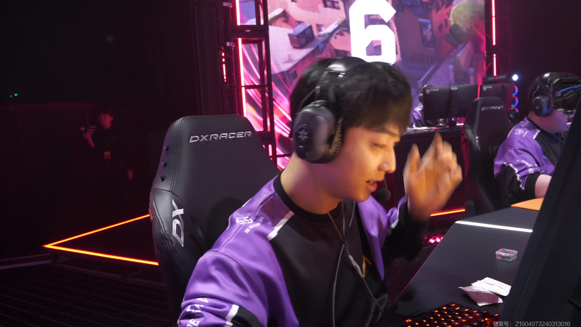 【2024-04-07 17点场】无畏契约赛事：直播丨常规赛FPX vs WOL BO3