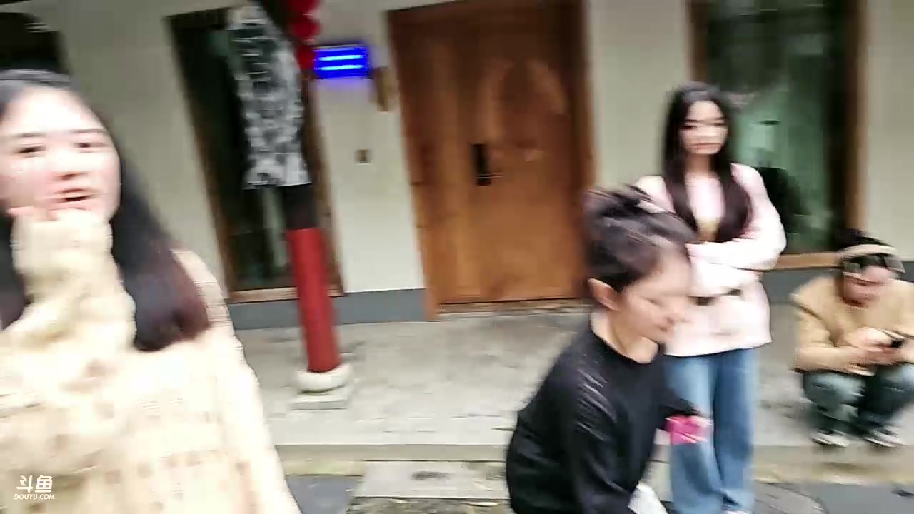 【2024-04-11 17点场】火力堂主：小猪筷跑团播即将开始！