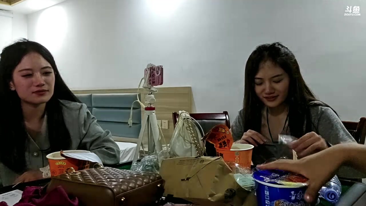 【2024-04-13 01点场】火力堂主：小猪快跑团播day1！