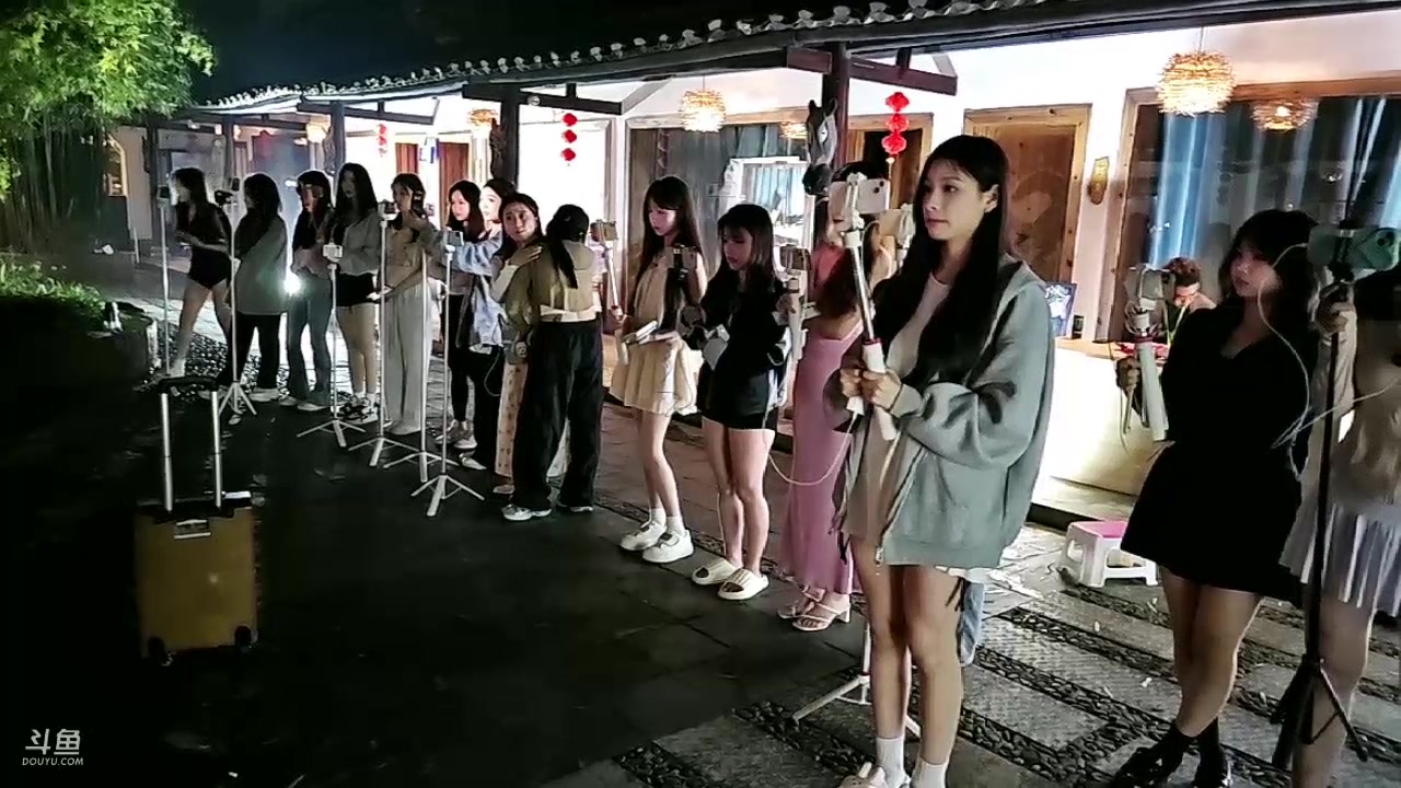 【2024-04-14 23点场】火力堂主：《小猪快跑》长沙团播day3！