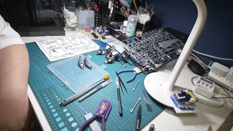 【2024-04-23 19点场】尐表哥：休养期，拼拼模型！！