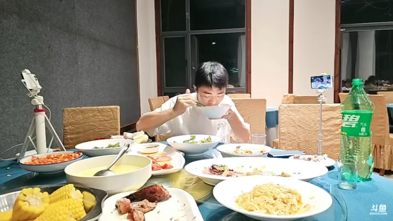 【2024-04-24 19点场】火力堂主：《小猪筷跑》长沙团播13天！