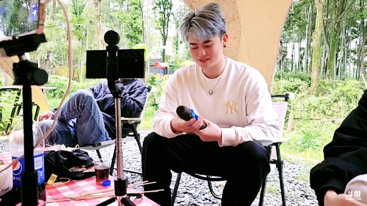 【2024-05-01 17点场】唐6儿：【小奶团】欢迎光临2666~户外烧烤去~