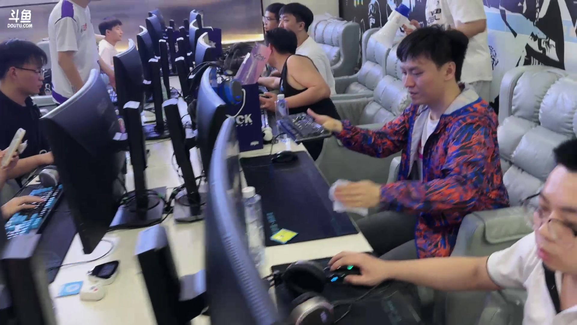 【2024-05-19 15点场】汉宫年鹏Enpi：XROCK线下网吧活动