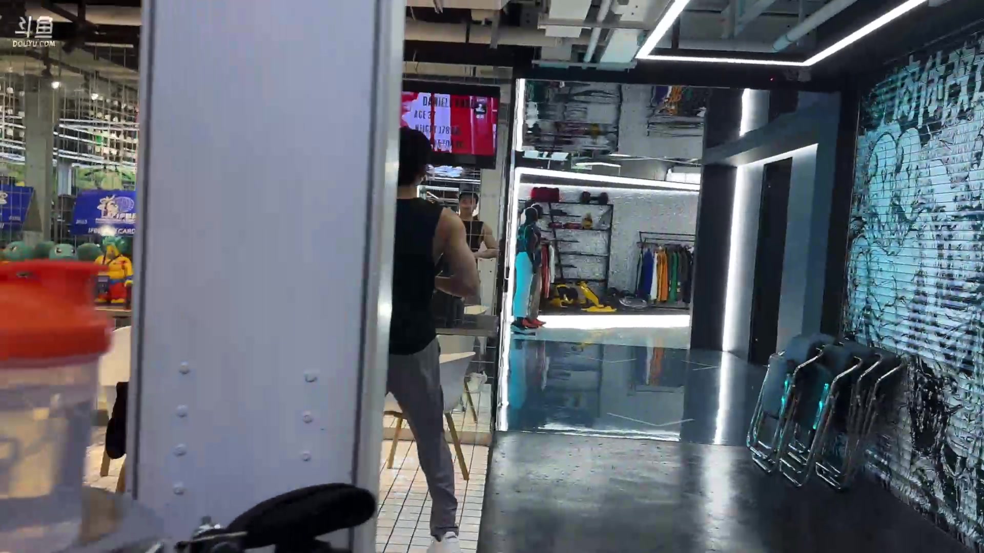 【2024-06-05 15点场】胸肌很大的良小伞：和互动主持周敢敢二路解说