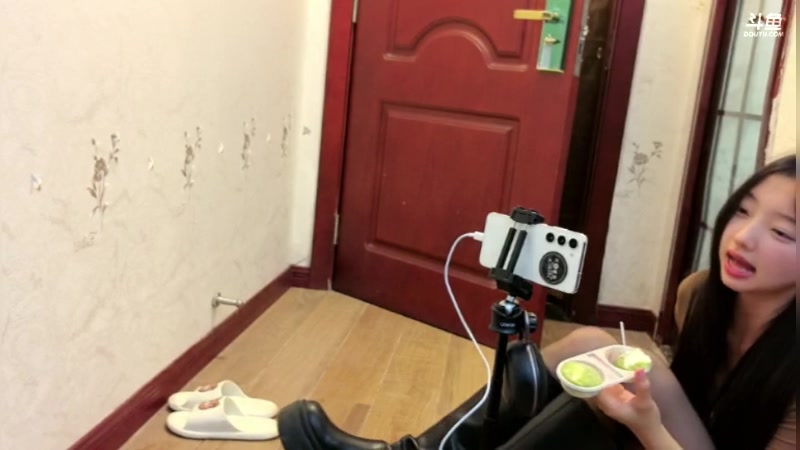 【2024-06-09 03点场】617丶新一：在757体验下户外团播！