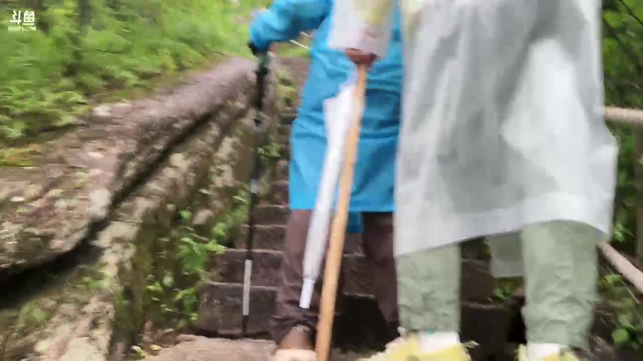 【2024-06-12 06点场】胸肌很大的良小伞：在黄山户外