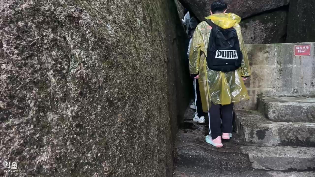 【2024-06-12 08点场】胸肌很大的良小伞：在黄山户外