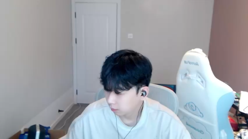 【2024-06-14 16点场】叁三QvQ：【小奶团】开心直播~