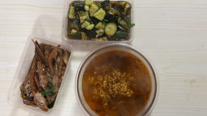老坛酸菜泡面拍黄瓜鸡爪鸭头！超人JAX生活记录187