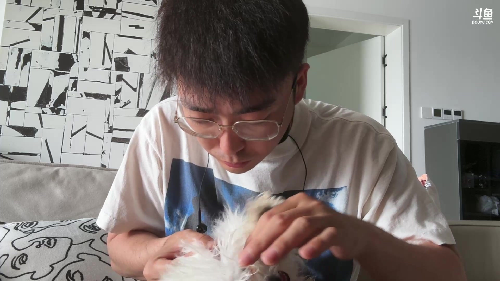 【2024-07-17 14点场】别问问就黑皮：【小奶团】钻粉用户打打卡