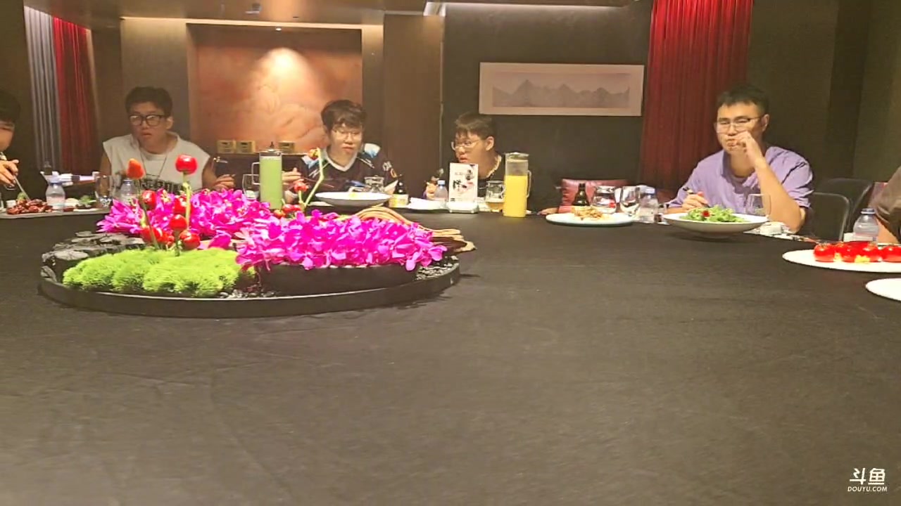 【2024-08-09 19点场】白鲨常旭DBQ：双倍。IZHU线下聚会了，