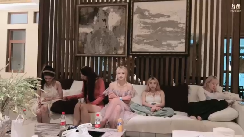 【2024-08-14 23点场】南波儿大魔王丶：大头传媒校花评选三亚户外！