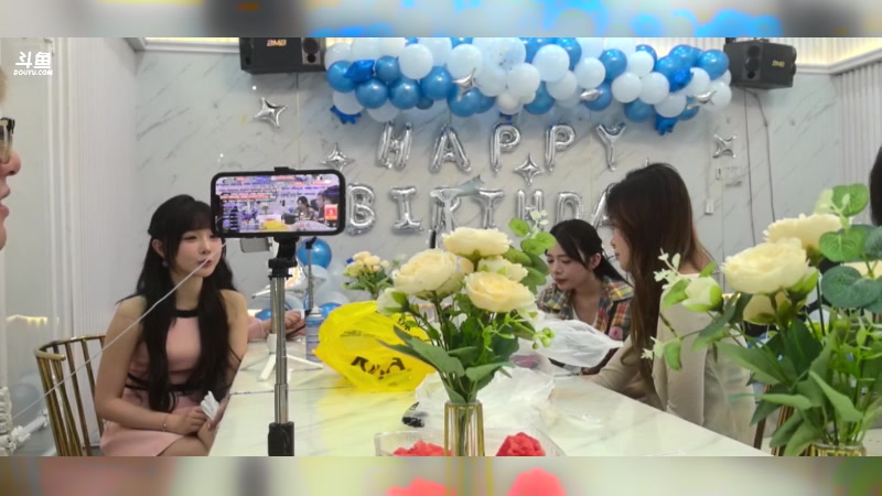 【2024-08-18 18点场】谢彬DD：喂,在吗?进来看Show了.